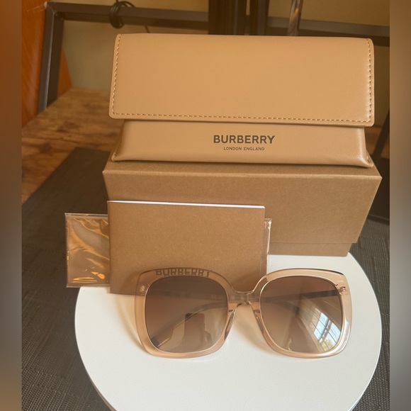 BNIB Authentic Burberry BE4323 “Caroll” Sunglasses-Peach/Gradient Brown/Nova Chk - Picture 5 of 17